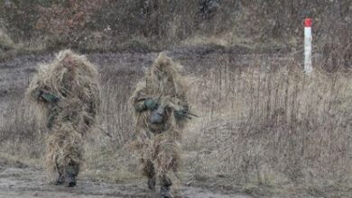Maniobras en el campo de entrenamiento de la Bundeswehr en Münster, Alemania, durante la visita de la ministra de Defensa, Christine Lambrecht.