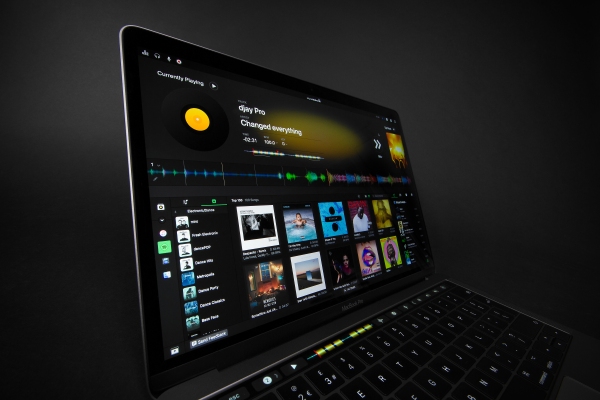 Algoriddim lanza djay Pro 2 con funciones impulsadas por IA