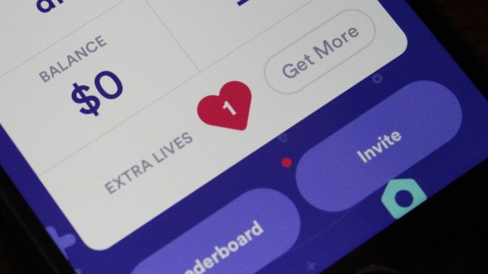Aquí hay un truco fácil para obtener una vida extra en HQ Trivia sin una referencia