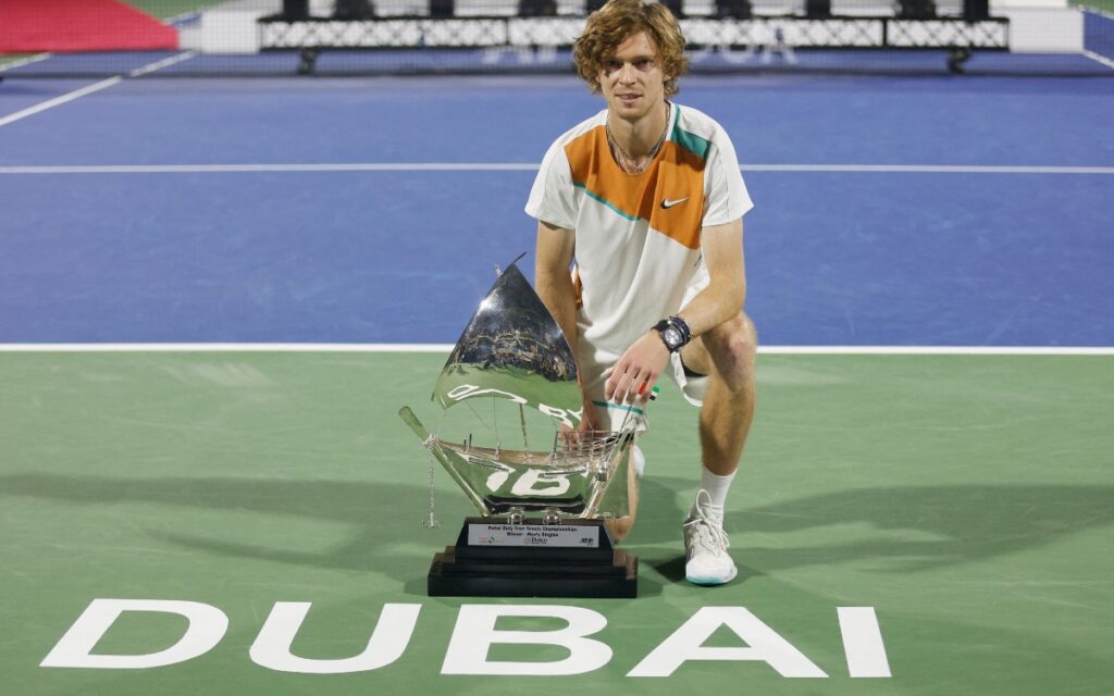 Así se manifestó Andrey Rublev, campeón en Dubái, contra la guerra en Ucrania | Video