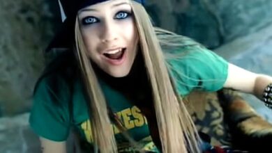 Avril Lavigne se burla de Mark Hoppus y más cameos de músicos en la película Sk8r Boi