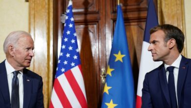 Biden y Macron conversan sobre la acumulación militar rusa en Ucrania
