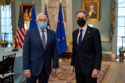 El secretario de Estado de EE UU, Antony Blinken, a la derecha; junto al alto representante de la Unión Europea para la Política Exterior y de Seguridad, Josep Borrell, este lunes, en Washington.