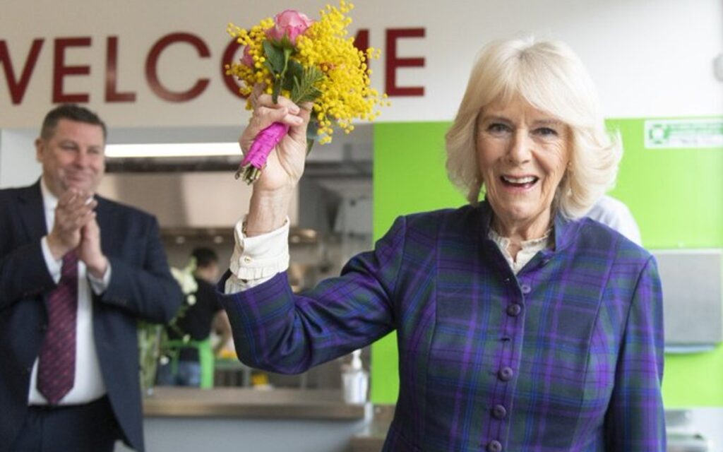 Camila, esposa del príncipe Carlos de Gran Bretaña, tiene Covid-19