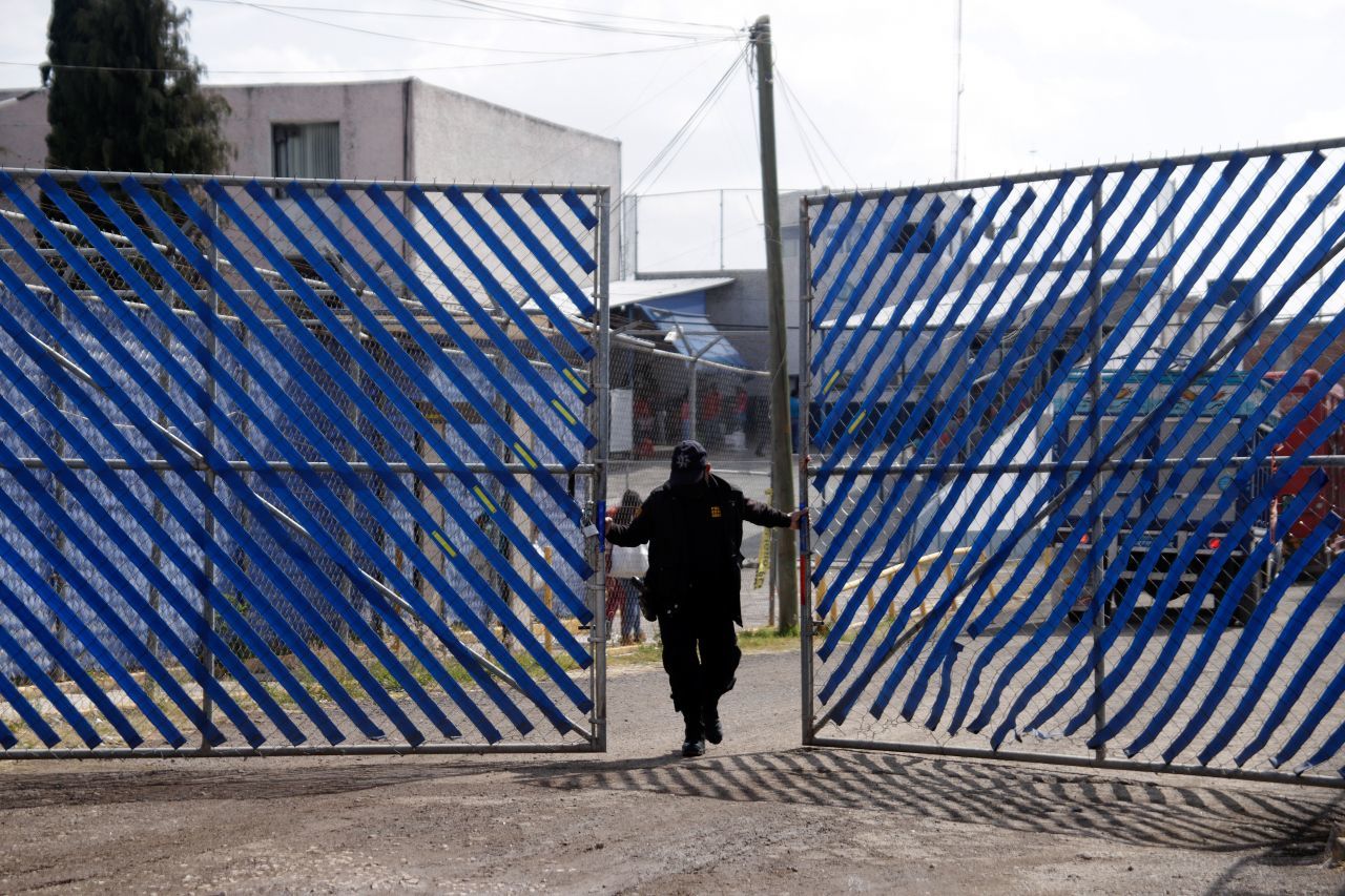 Capturan a dos mujeres por introducir bebé fallecido al penal de Puebla