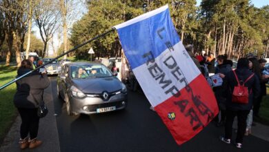 Caravanas de la Libertad en Francia se dirigen a París; van contra restricciones Covid