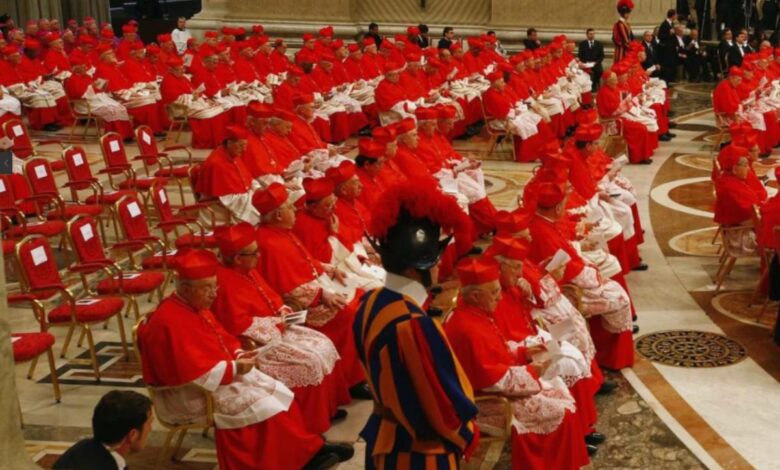 Cardenal pide que se revise la doctrina católica sobre la homosexualidad