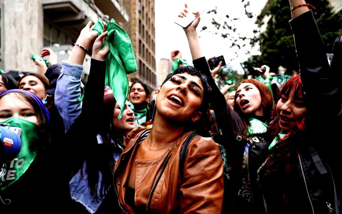 Celebra la marea verde: Colombia despenaliza el aborto hasta la semana 24