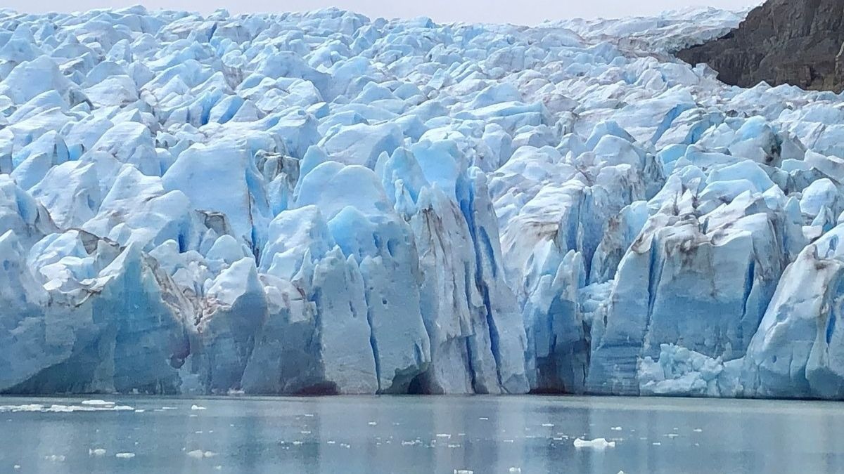 Científicos encuentran microfibras de ropa en lagos del Ártico