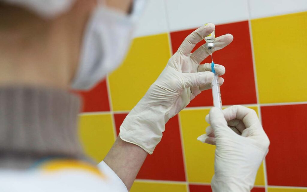 Combinación de AstraZeneca y Sputnik Light es segura, afirma la farmacéutica rusa