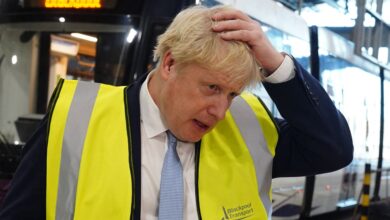 Cuatro asesores de Boris Johnson dimiten tras el escándalo de las fiestas
