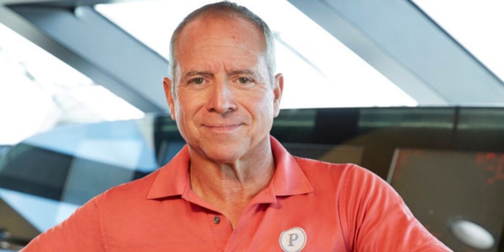 Debajo de la cubierta: el capitán Glenn revela con qué ama de casa real saldría