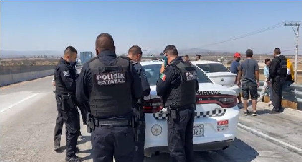 Detienen a 3 secuestradores, liberan a secuestrado, sobre el Libramiento Palmillas- Apaseo, frustra secuestro Guardia Nacional