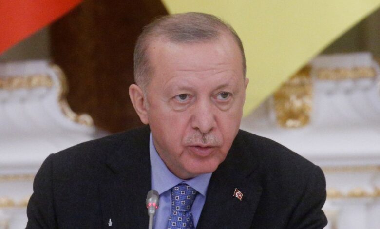 Detienen a 4 por burlarse del presidente de Turquía tras contagio de Covid-19
