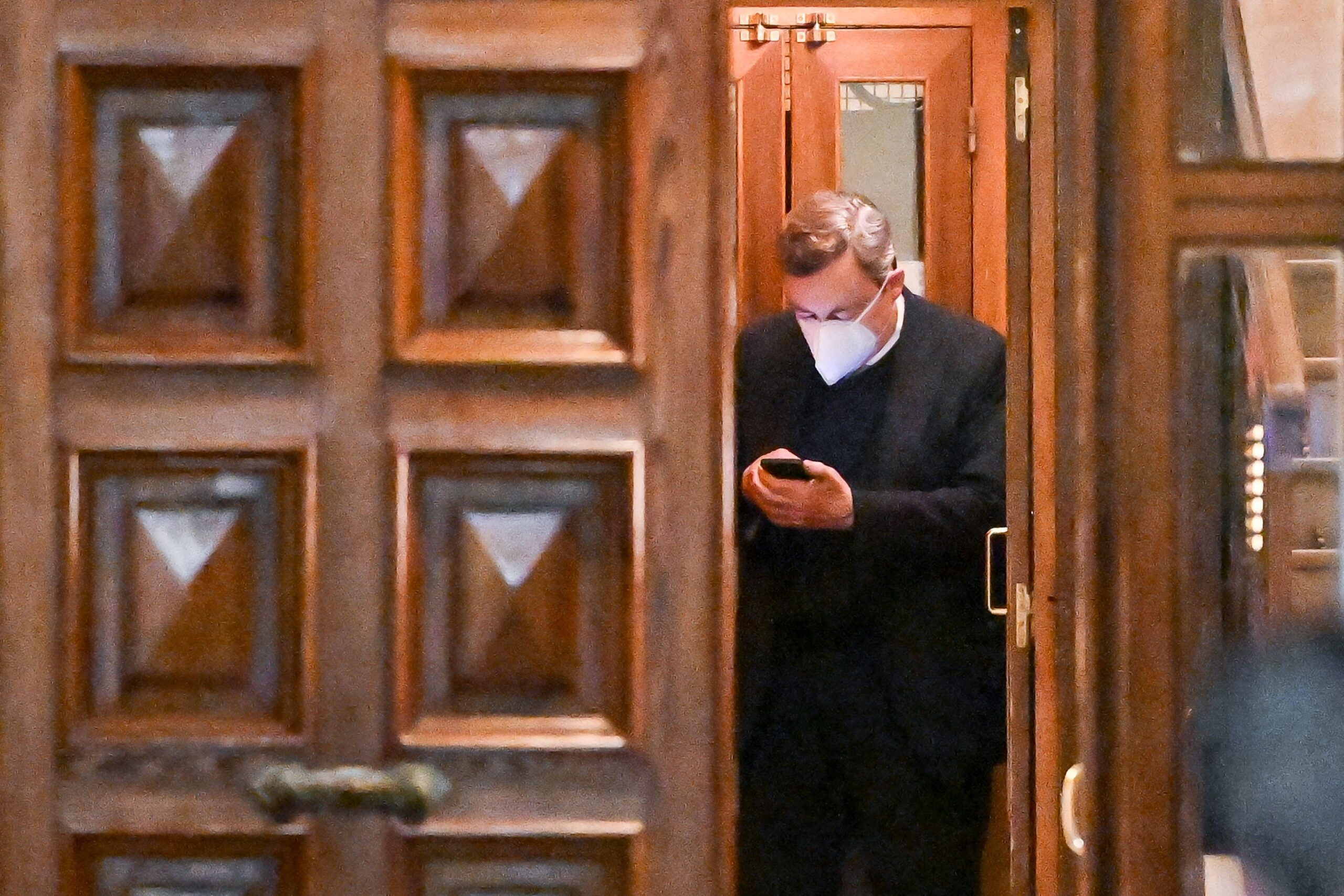 Draghi tropieza con la política italiana