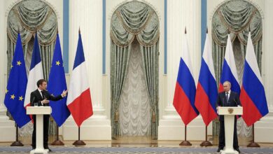 El Kremlin asegura que Macron no quiso hacerse una PCR antes de verse con Putin