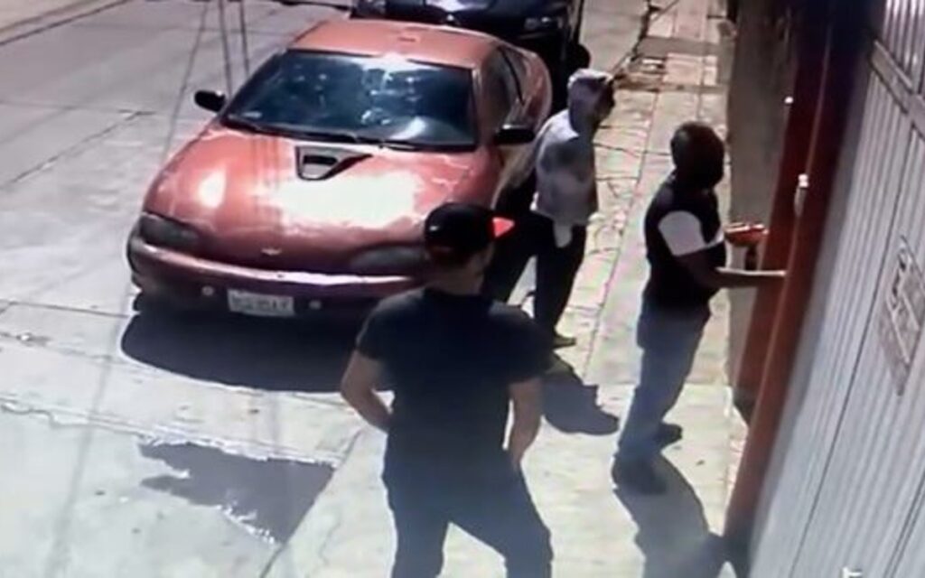 El País revela imágenes inéditas de los asesinos del periodista mexicano Roberto Toledo