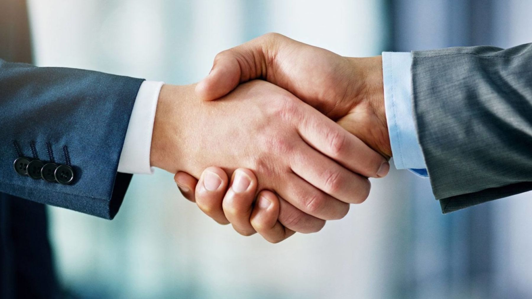 El origen del apretón de manos para saludar