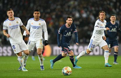 Kroos, Casemiro, Messi y Modric, durante el PSG-Madrid.
