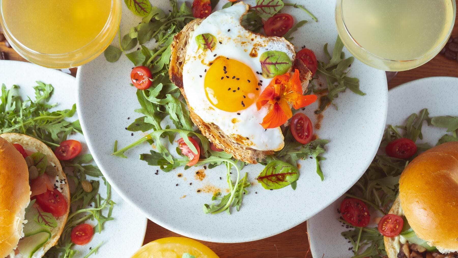 El truco infalible para calentar el huevo en el microondas y que no explote