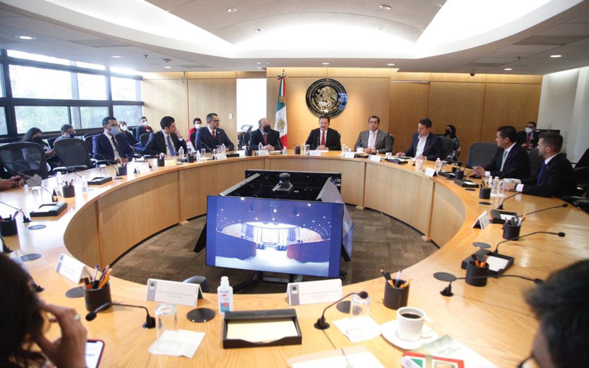 Empresas faltan al parlamento abierto sobre Reforma Eléctrica; CCE reitera interés en participar