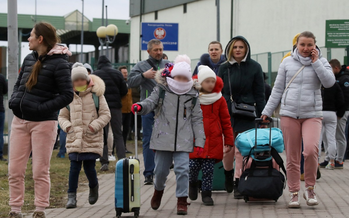 En la ruta para dejar Ucrania, restringen salida a hombres de entre 18 y 60 años