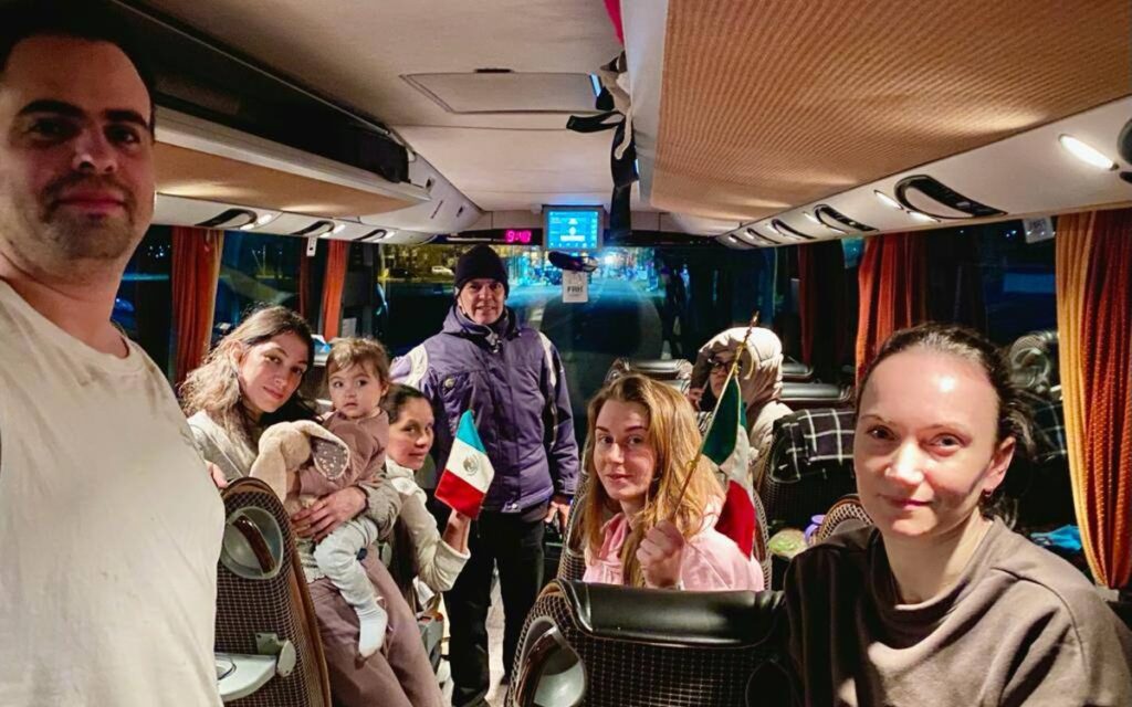 Este domingo despega avión de Rumania para retornar a connacionales a México: Ebrard