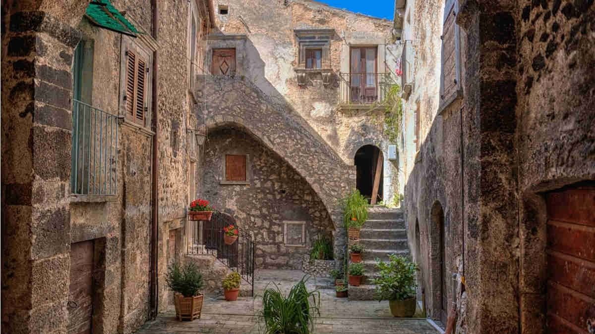 Este pueblo italiano te paga 8.000 euros por vivir en él
