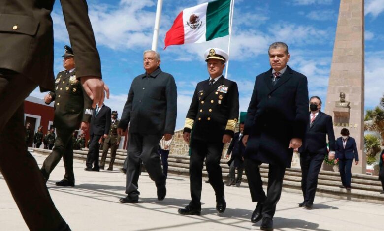 Estrategia golpista por medios 'mercenarios, no le quitan ni una pluma a nuestro gallo': AMLO