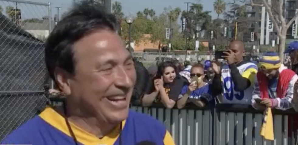 Exjugador latino de los Rams orgulloso de sus raíces
