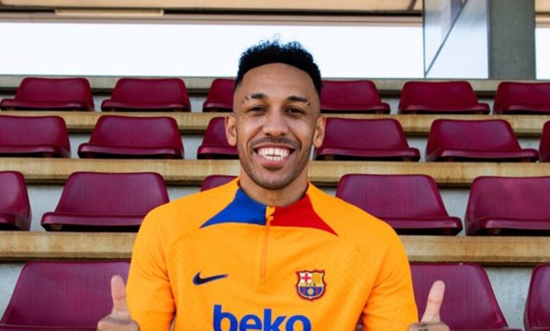 Firma Aubameyang con Barcelona hasta el 2025 | Video