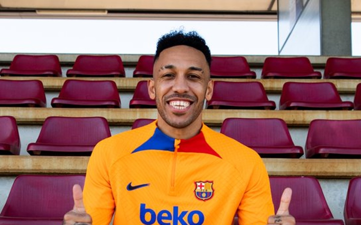 Firma Aubameyang con Barcelona hasta el 2025 | Video