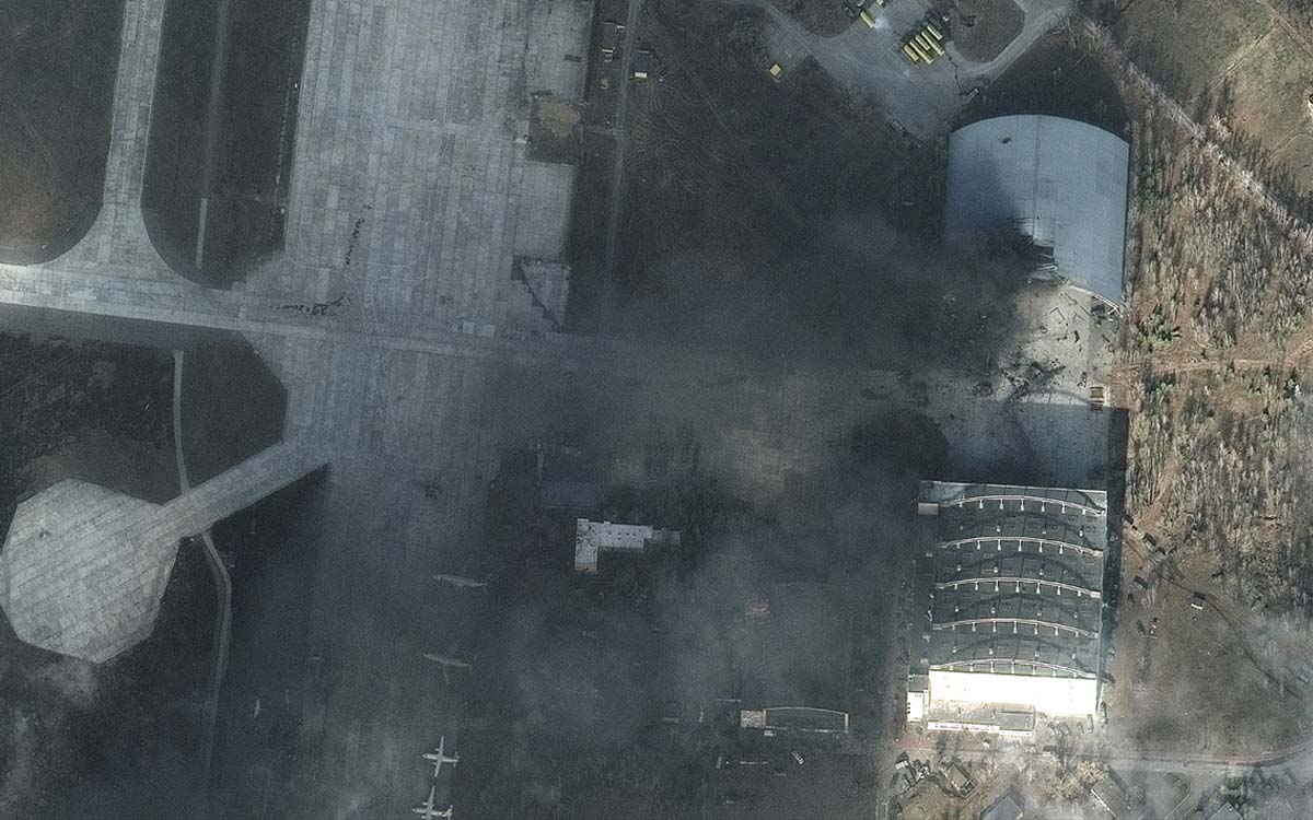 Fuerzas rusas destruyen el ‘avión más grande del mundo’, ubicado en un aeropuerto ucraniano