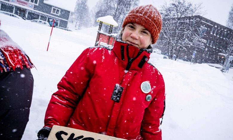 Greta Thunberg protesta contra la invasión de Ucrania frente a embajada rusa en Estocolmo