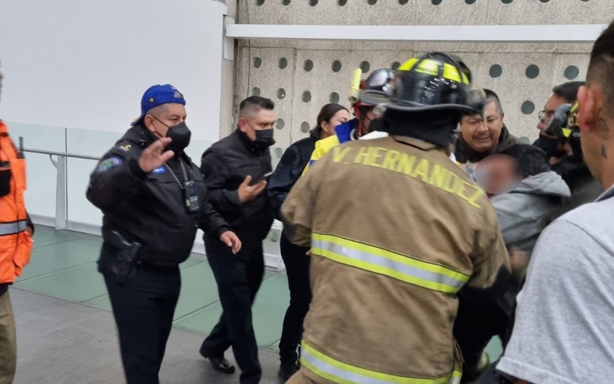 Hombre se intenta suicidar en el AICM