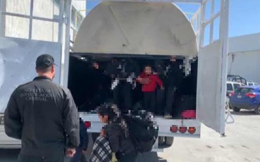 Identifican a migrantes que se escondían en tinacos gigantes falsos