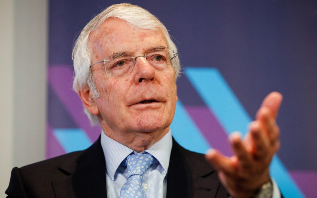 Johnson deberá dimitir si se descubre que engañó con sus 'descaradas excusas': John Major