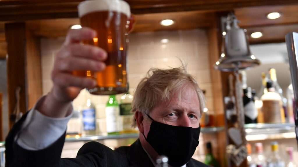 Johnson sufre las primeras rebeliones de ministros por el escándalo de las fiestas