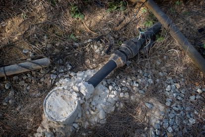 Sellado de un pozo ilegal en Lucena del Puerto (Huelva), realizado por guardas fluviales.