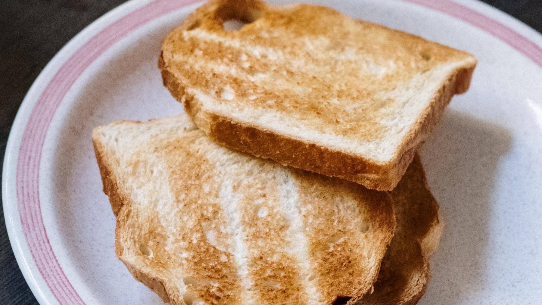 La misteriosa razón por la que no debes guardar tu pan de molde en la nevera