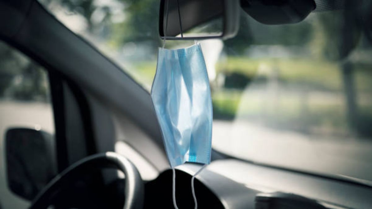 La multa que nos puede caer por colocar mal la mascarilla en el coche