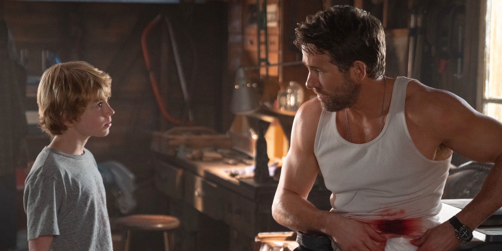 La película de Netflix de ciencia ficción de Ryan Reynolds se revela en nuevas imágenes