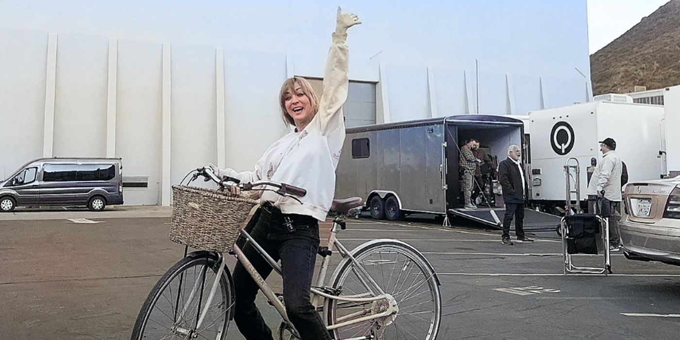 La temporada 2 de Flight Attendant termina de filmarse, confirma Kaley Cuoco