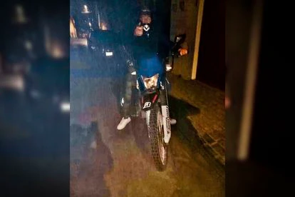 Momento del disparo en que un hombre apunta con un arma a Paula Ruíz, en San Cristóbal de las Casas, en febrero de 2022.