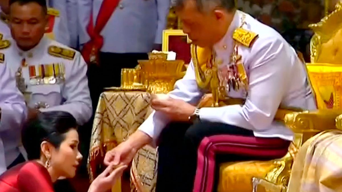 Las polémicas imágenes del rey de Tailandia que han dado la vuelta al mundo