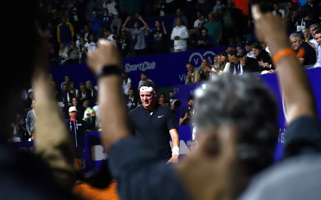 "Lo más difícil de lograr no es un trofeo, ni el ranking, sino el cariño de la gente. Yo lo logré y me llevo eso a mi corazón": Delpo | Video