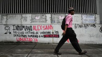 Un graffiti en Caracas que defiende la inocencia de Alex Saab, encarcelado en Estados Unidos por lavado de dinero para el chavismo.