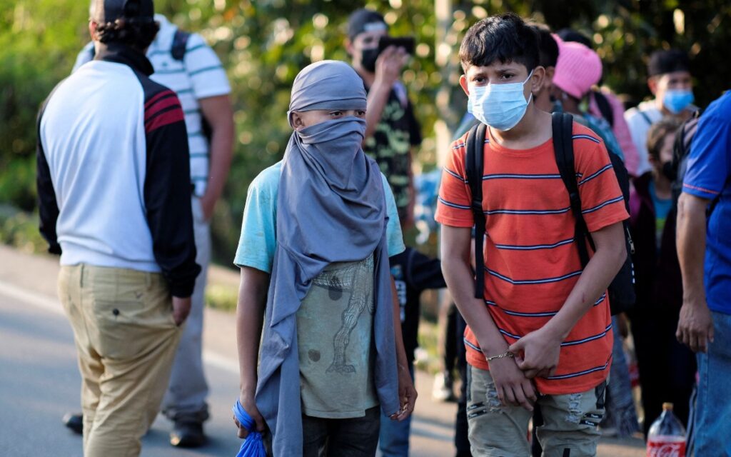 Más de 21 mil menores expuestos por la política 'Permanecer en México': HRW