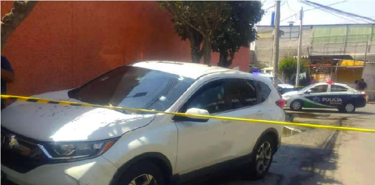 Matan a balazos a dos mujeres, iban a bordo de una camioneta