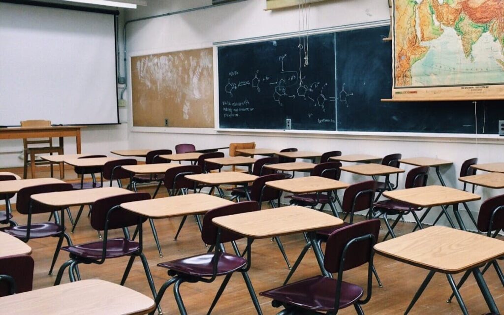 Menor ingresa con pistola a secundaria de Iztapalapa y se dispara